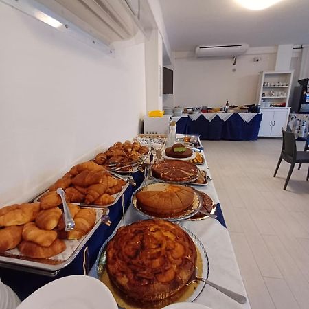 Hotel Verde Luna - Colazione fino a tarda mattina Cervia Esterno foto