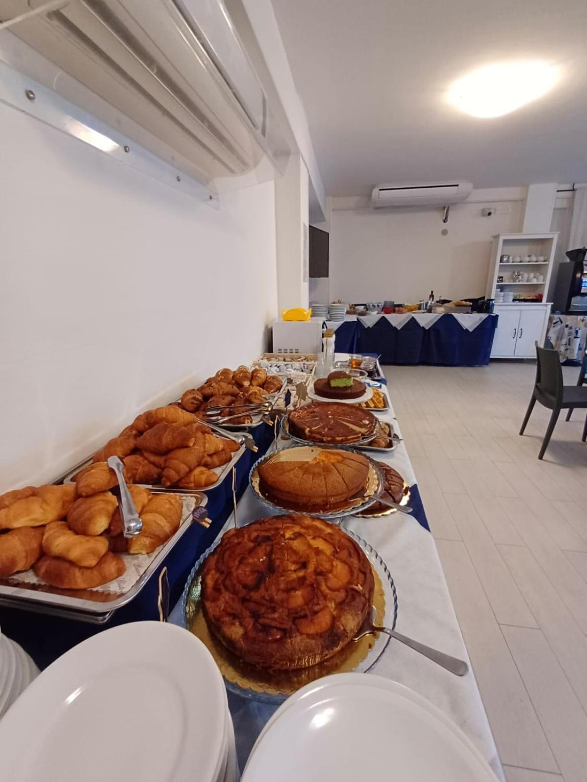 Hotel Verde Luna - Colazione fino a tarda mattina Cervia Esterno foto