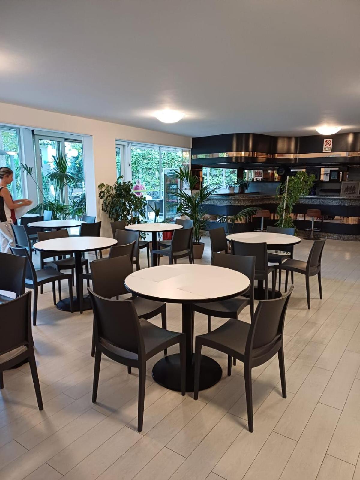 Hotel Verde Luna - Colazione fino a tarda mattina Cervia Esterno foto