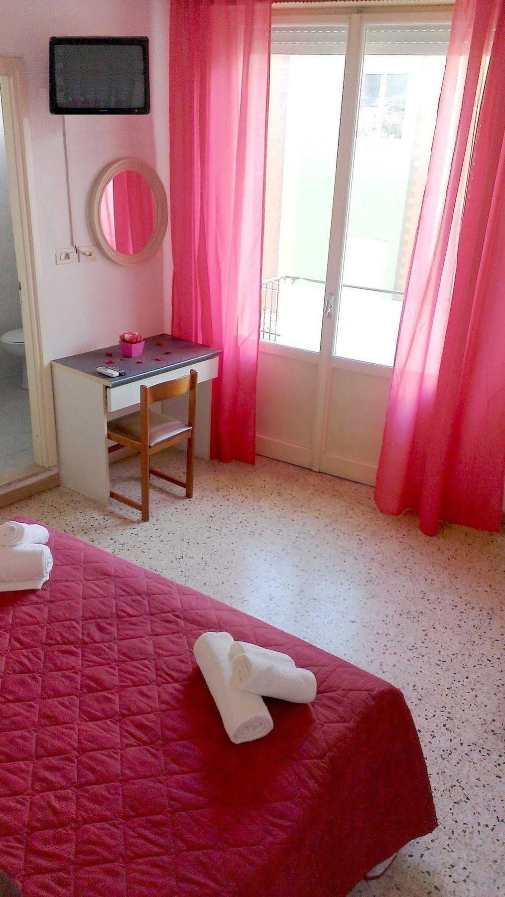 Hotel Verde Luna - Colazione fino a tarda mattina Cervia Esterno foto