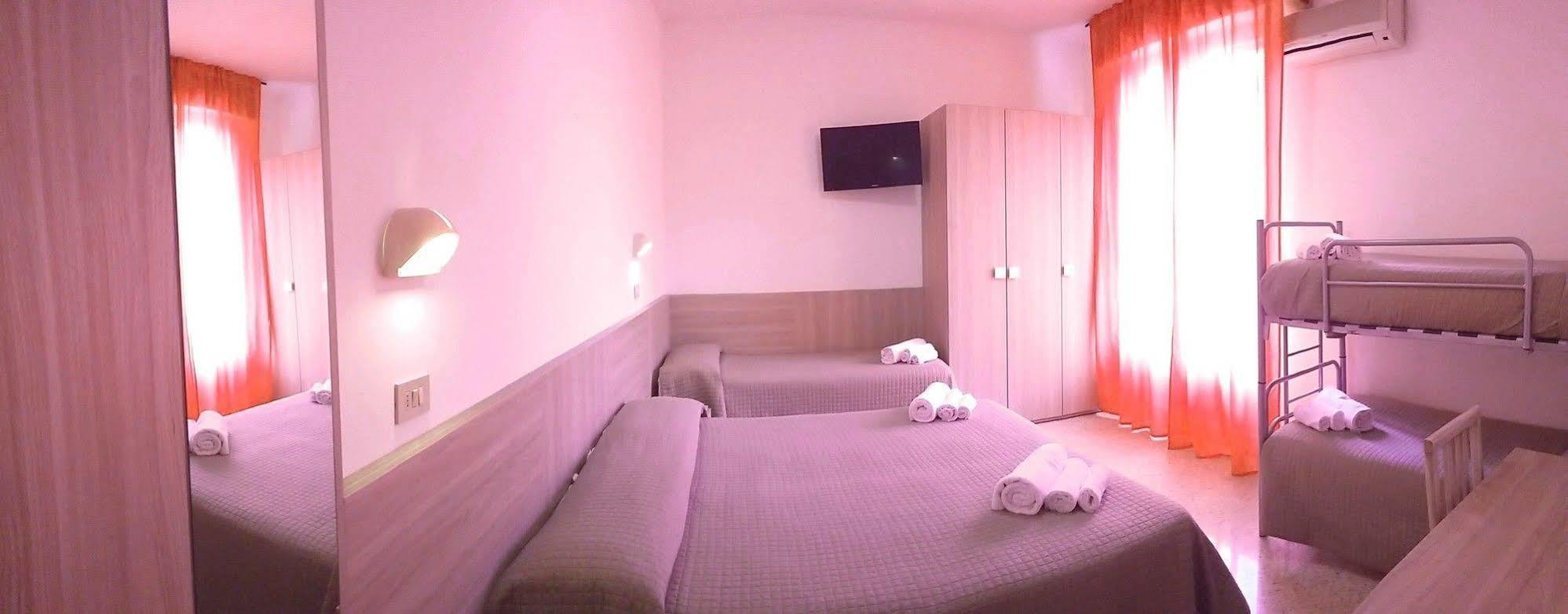 Hotel Verde Luna - Colazione fino a tarda mattina Cervia Esterno foto