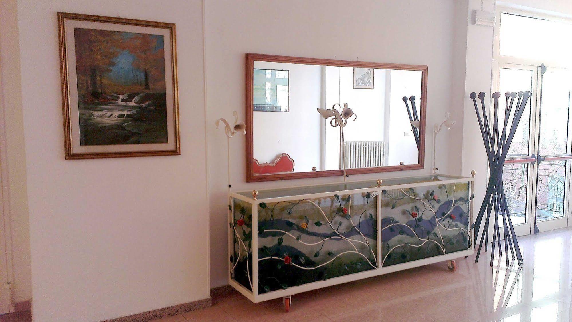 Hotel Verde Luna - Colazione fino a tarda mattina Cervia Esterno foto