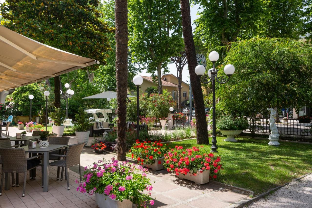 Hotel Verde Luna - Colazione fino a tarda mattina Cervia Esterno foto