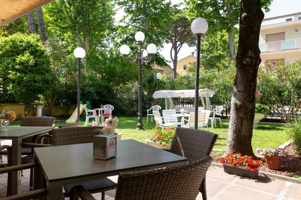 Hotel Verde Luna - Colazione fino a tarda mattina Cervia Esterno foto