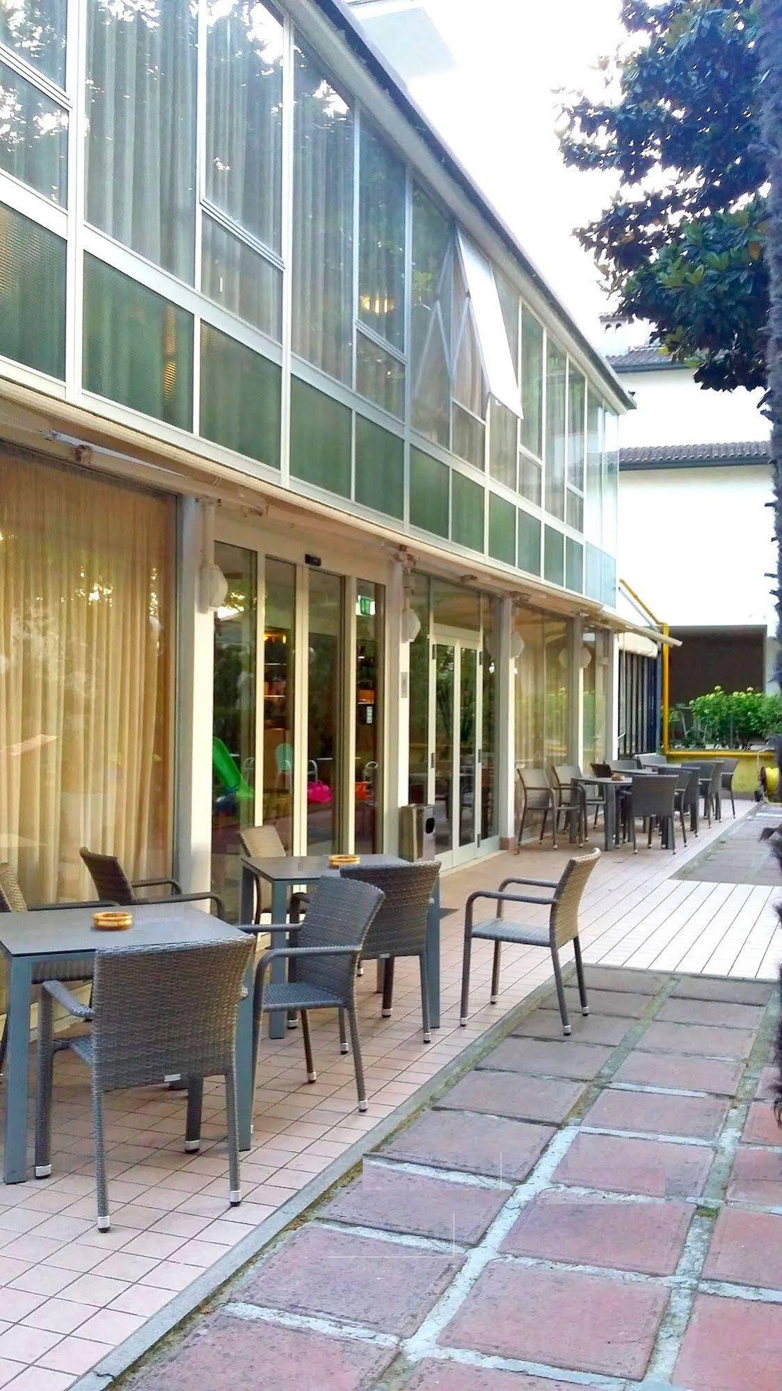 Hotel Verde Luna - Colazione fino a tarda mattina Cervia Esterno foto