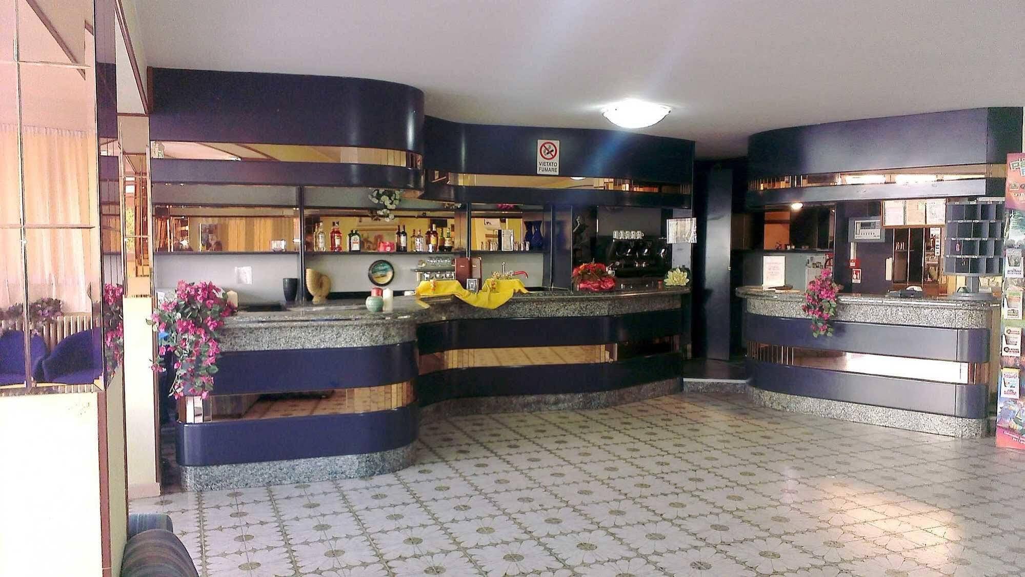 Hotel Verde Luna - Colazione fino a tarda mattina Cervia Esterno foto