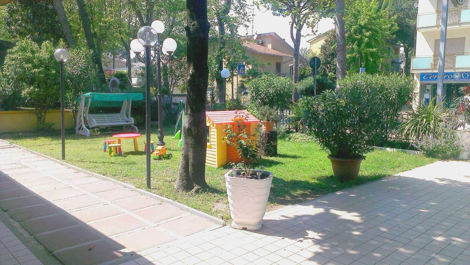 Hotel Verde Luna - Colazione fino a tarda mattina Cervia Esterno foto